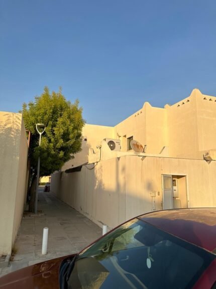فيلا متصلة متميزة (زاوية ممر) | الجبيل الصناعية ـ حي الأحساء الشمالية ـ 411م²