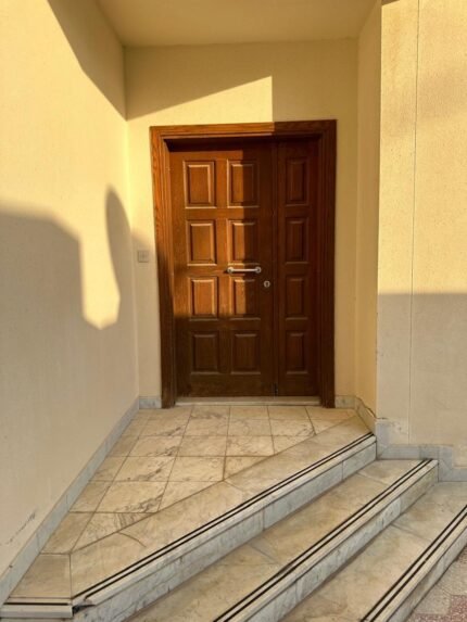 فيلا متصلة متميزة (زاوية ممر) | الجبيل الصناعية ـ حي الأحساء الشمالية ـ 411م²