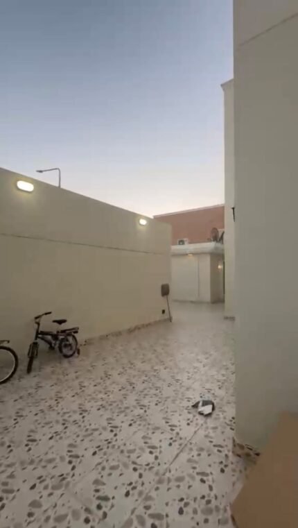 فيلا دورين مفصولة متظاهرة | الجبيل الصناعية ـ حي الأحساء الجنوبية (المبرز 2) ـ 601م²