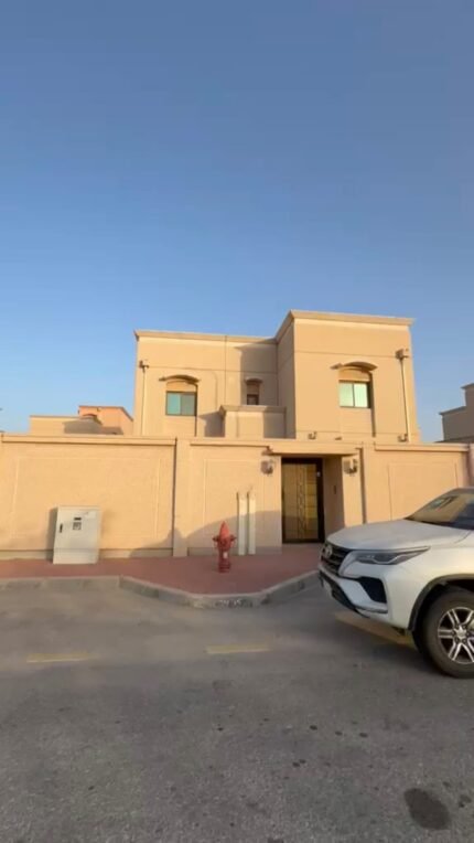 فيلا منفصلة فاخرة نموذج B2 (حوش دائري نادر) | الجبيل الصناعية ـ حي جلمودة ـ 766م²