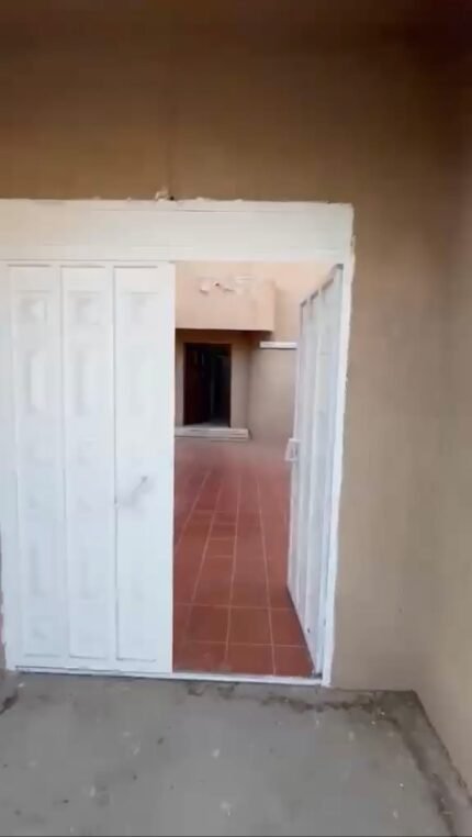 فيلا دورين مفصولة مع ملحق | الجبيل الصناعية ـ حي مكة الجنوبية ـ 525م²