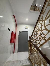 عمارة سكنية جديدة للبيع بتشطيب فاخر | الجبيل – غرب المزارع (حي الضباب)