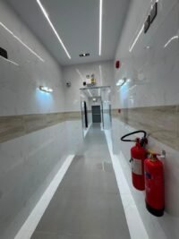 عمارة سكنية جديدة 350م² (تشطيب فاخر) للبيع | الجبيل – غرب المزارع (حي الضباب)