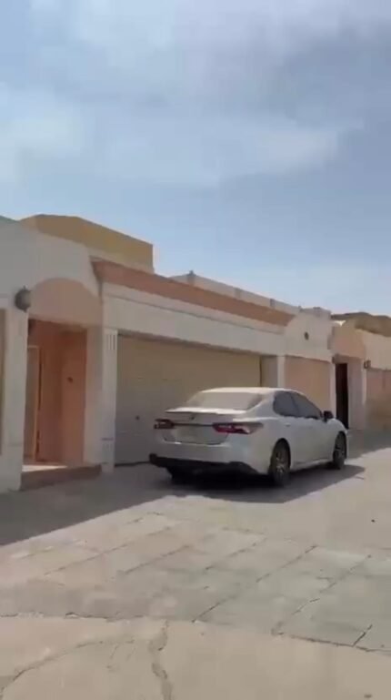 فيلا دورين مفصولة للبيع 640م² | الجبيل الصناعية – حي القدس 12أ