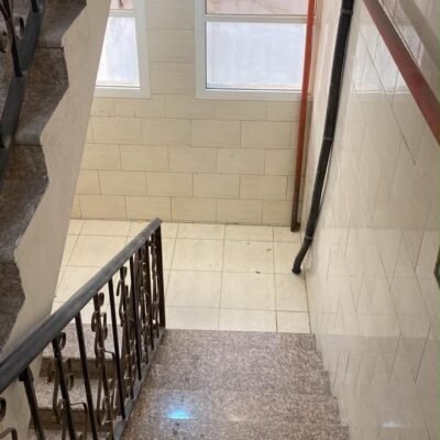 عمارة استثمارية (تجارية سكنية) للبيع 300م² (رأس بلك) | الجبيل البلد